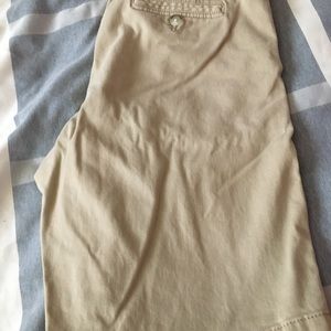 Women’s gap kaki Bermuda’s